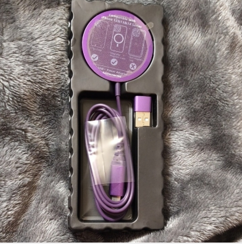*4 for $28* Magnetic Wireless iPhone Charger *New in Box*
